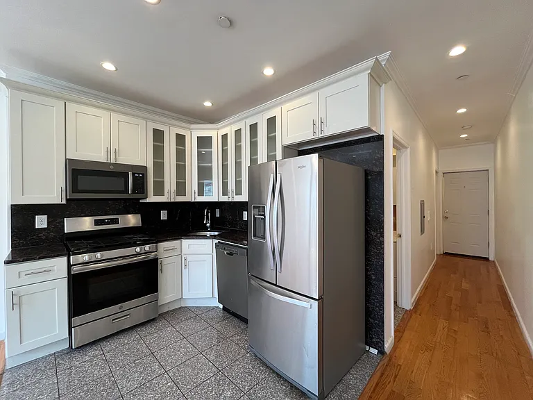 377 Danforth Ave #1R — Photo 6