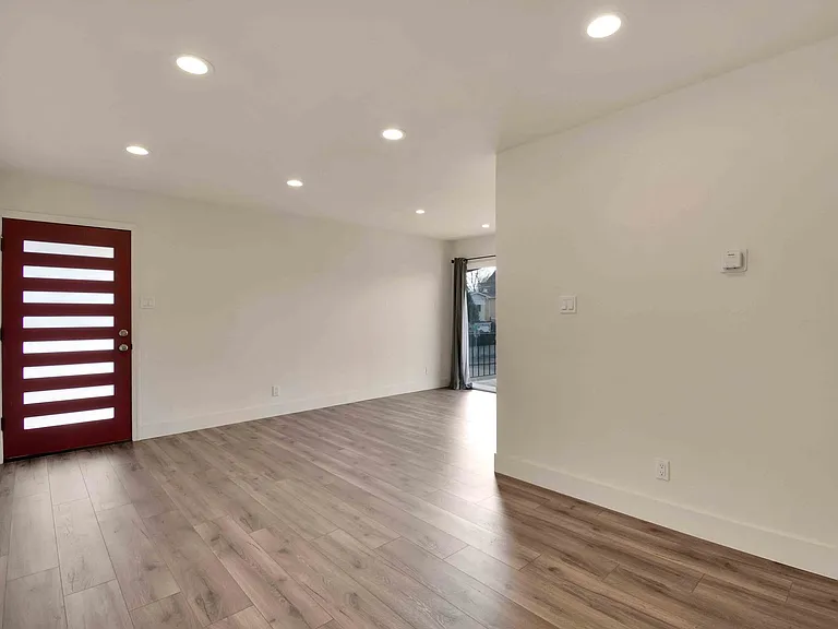 1140 E22nd Street — Photo 16