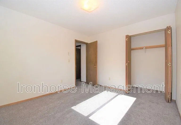 8 Hoffman Dr #1 — Photo 17