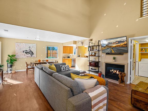 3rd image of 10024 Del Chaparral Ct NE