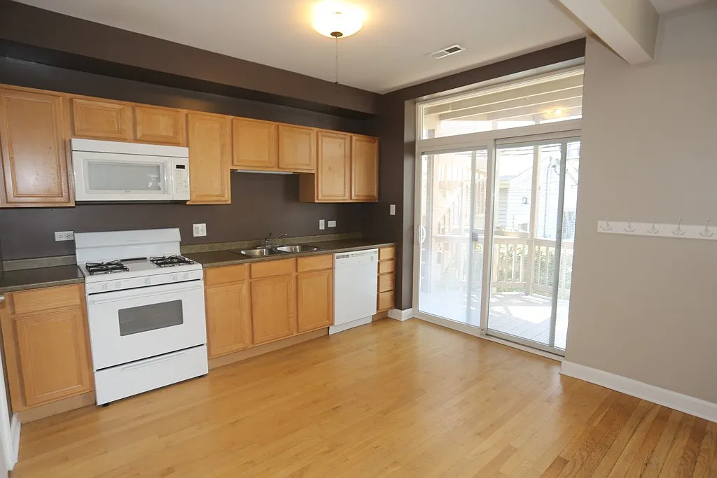 Phenomenal 2 Bed, 1.5 Bath at Sawyer + Foster (Lincoln Square) — Photo 4