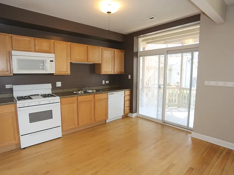 5208 N Sawyer Ave #2 — Photo 4