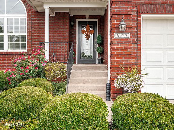 3rd image of 6923 Catalpa Springs Dr