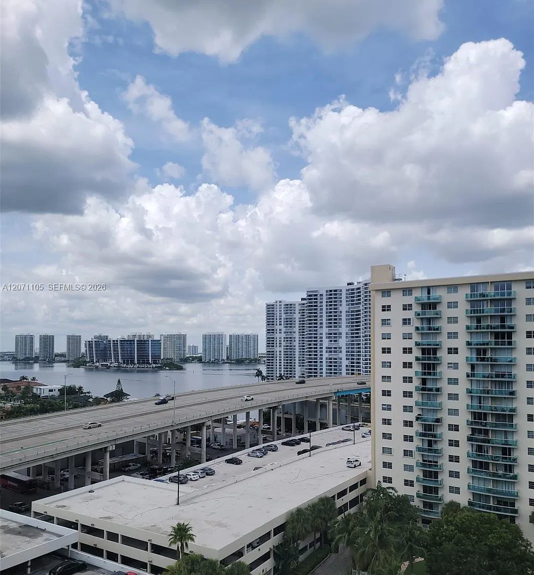 Oceanview Condo Bldg B — Photo 1
