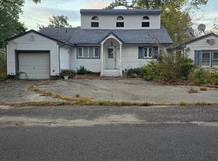 2520 S Shore Dr, Williamstown, NJ 08094