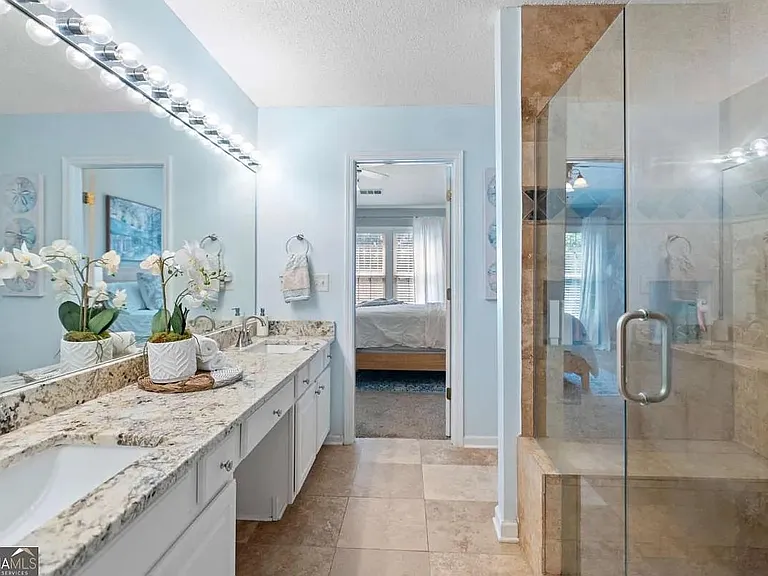 240 Regent Sq — Photo 10