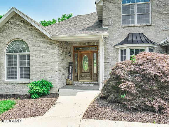 3rd image of 221 Westpoint Ct