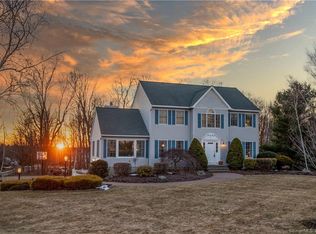 2 Aja Ln, New Milford, CT 06776