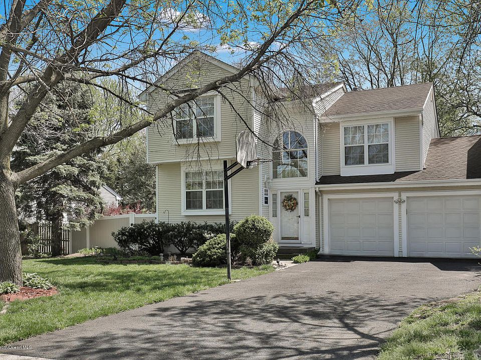 1st image of 67 Bonnie Dr