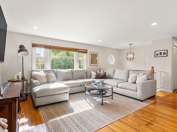 3rd image of 195 Rogers Dr