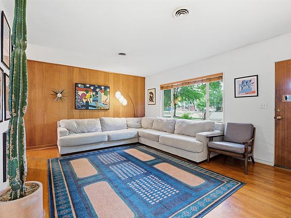 5th image of 1506 University Dr