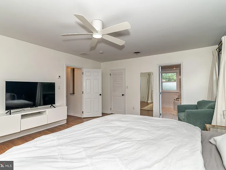 1800 Lark Ln — Photo 29