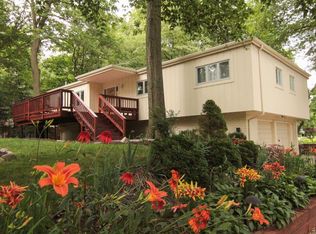 29038 Summerwood Rd, Farmington Hills, MI 48334