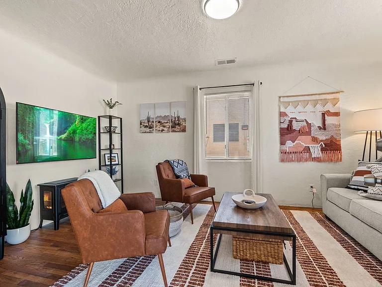 2210 Broadway Blvd NE — Photo 7