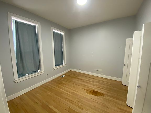 4th image of 932 N Richmond St #1