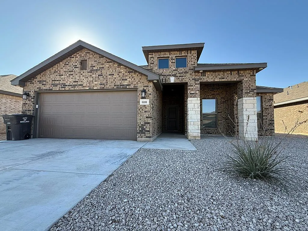 3 bed, 2.0 bath, 1997 sqft, $2,800 — Photo 1