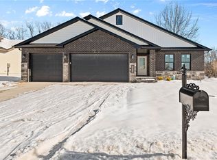 1834 Robins Mill Ct, Maryville, IL 62062
