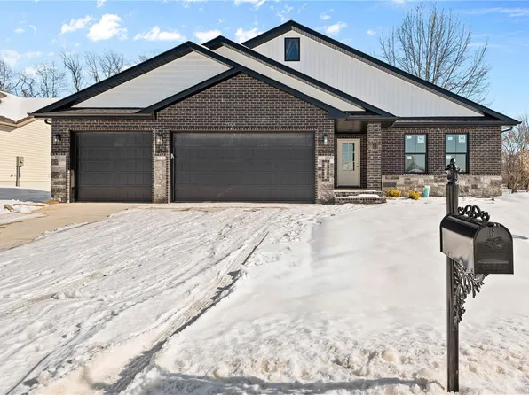 1834 Robins Mill Ct, Maryville, IL 62062