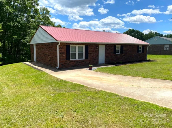 166 S Ridge Dr, Forest City, NC 28043