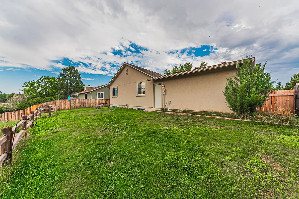Building Photo - 2960 Mirage Dr