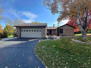 10312 Moonglow Dr, Roscoe, IL 61073