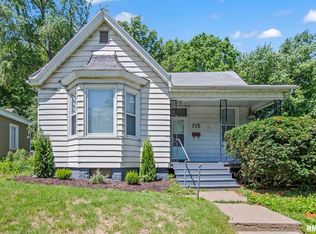 715 Old Salem Rd, Petersburg, IL 62675