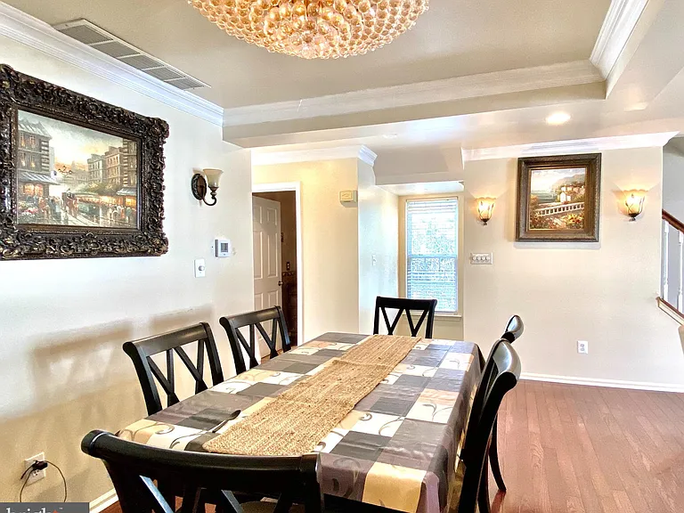 240 William Livingston Ct — Photo 10