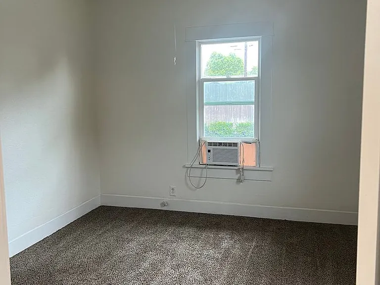 1407 E St — Photo 15