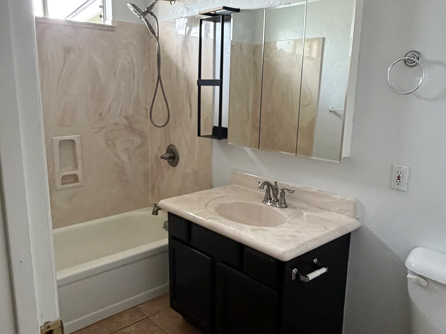 3 bed, 1179 sqft, $2,000 — Photo 4
