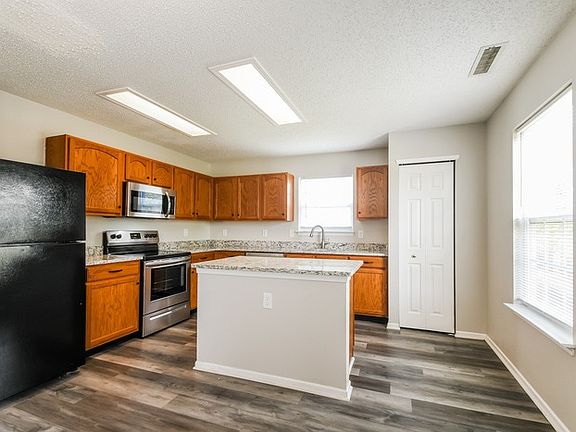 5th image of 5851 N Quincy Dr