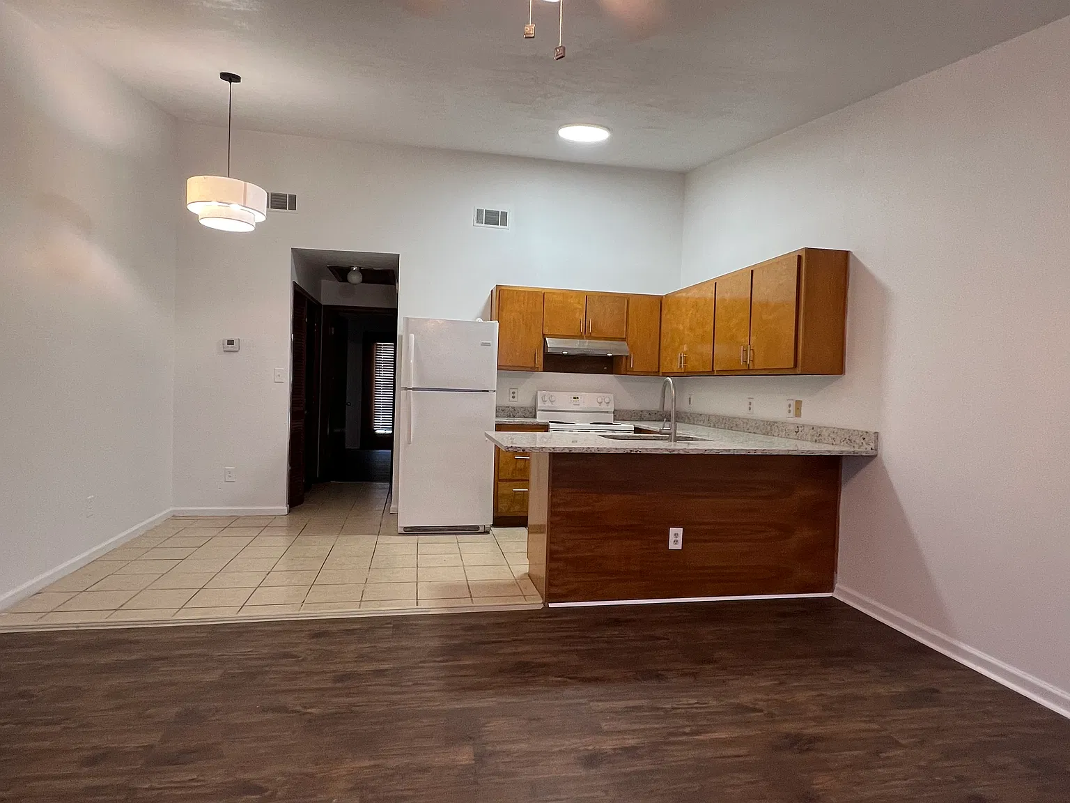 1 bed, 1000 sqft, $975 — Photo 3