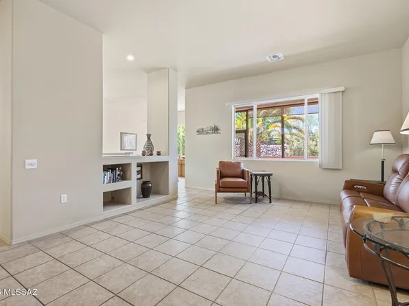297 N Crescent Bell Dr, Green Valley, AZ 85614