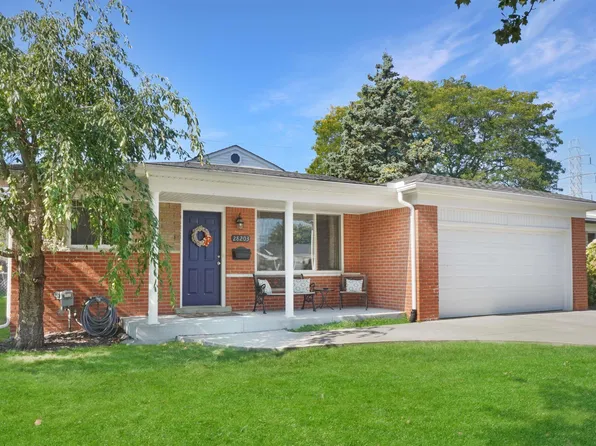 28203 Newport Dr, Warren, MI 48088