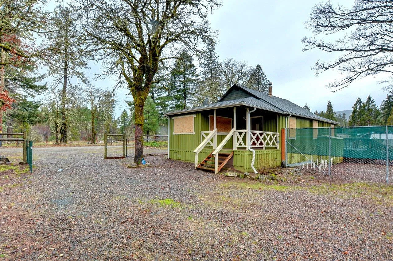 33345 Redwood Hwy photo 1