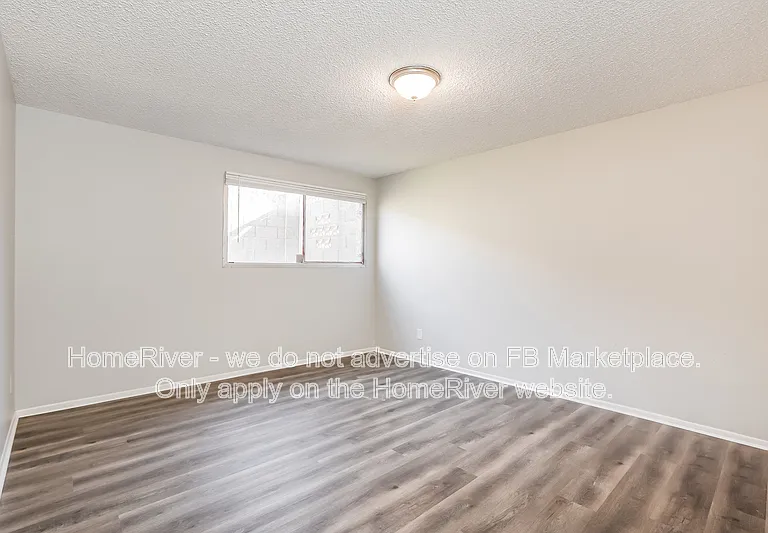 5758 N 42nd Ave — Photo 3