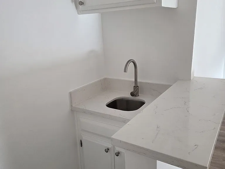 1047 S Shenandoah St #207 — Photo 10