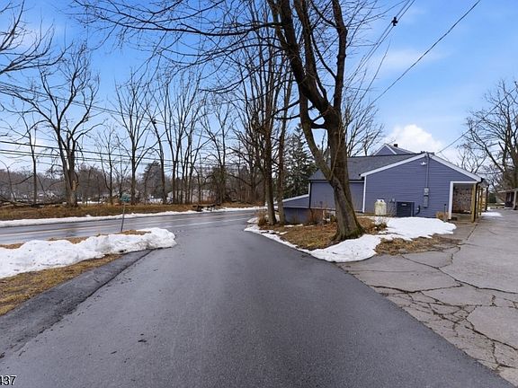 4th image of 1821 Belvidere Rd
