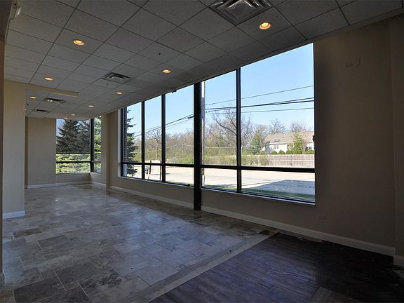 4th image of 3330 Skokie Valley Rd Ste 102