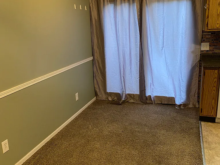 Dinning room. Back entry.