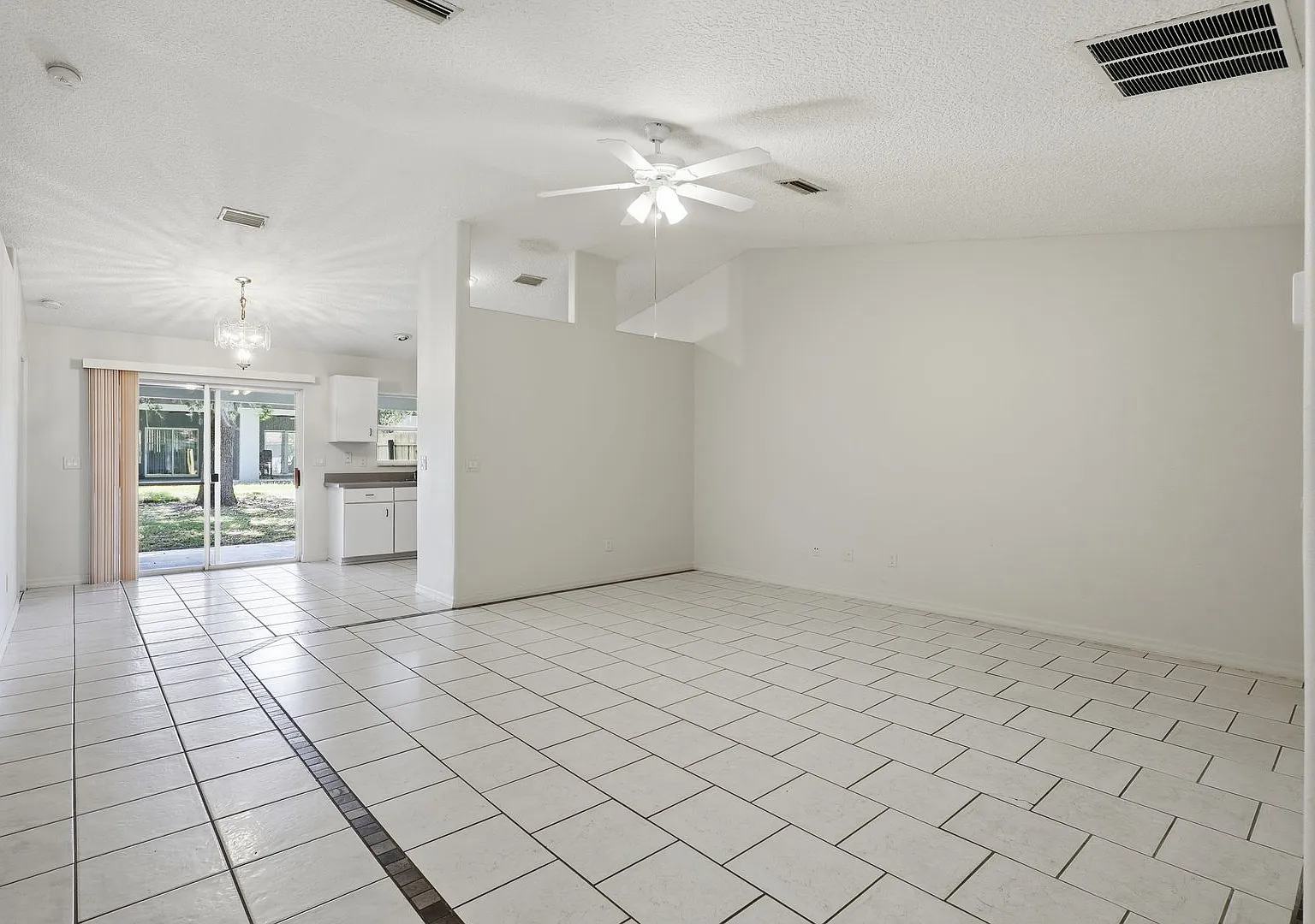 2 Bed 2 Bath Duplex with Garage! — Photo 3