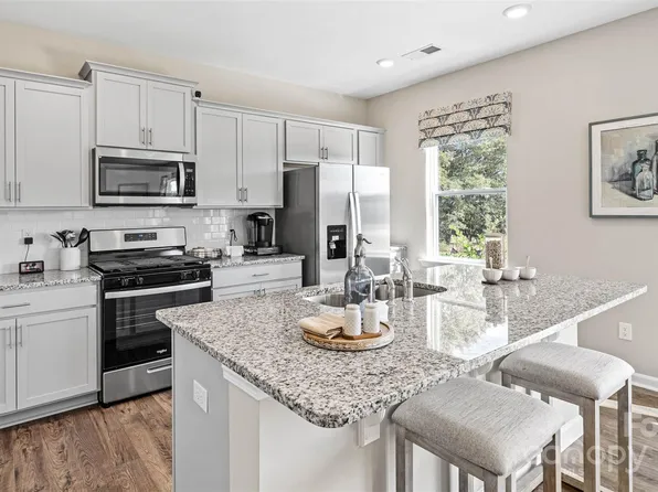 23 Ashelyn Park Dr, Fletcher, NC 28732