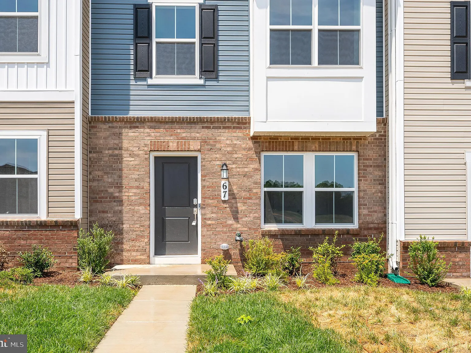 3 bed, 4.0 bath, 1786 sqft, $2,200 — Photo 3