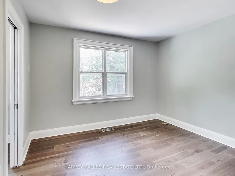 338 Markham St — Photo 12