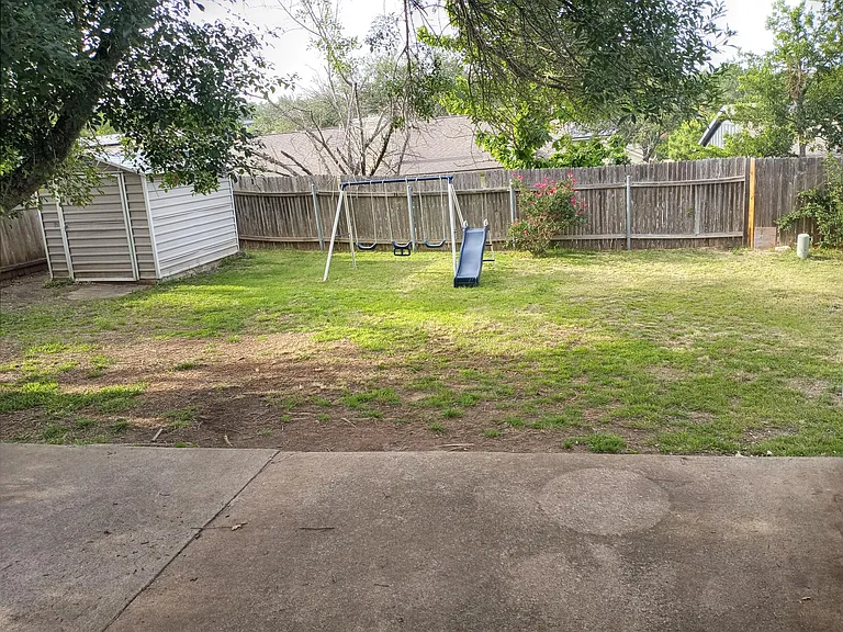 8402 Roan Ln — Photo 23