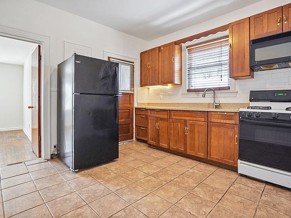 4th image of 452 Myrtle Ave Floor 2