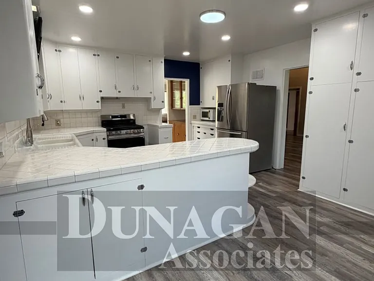 925 N Alameda St — Photo 3