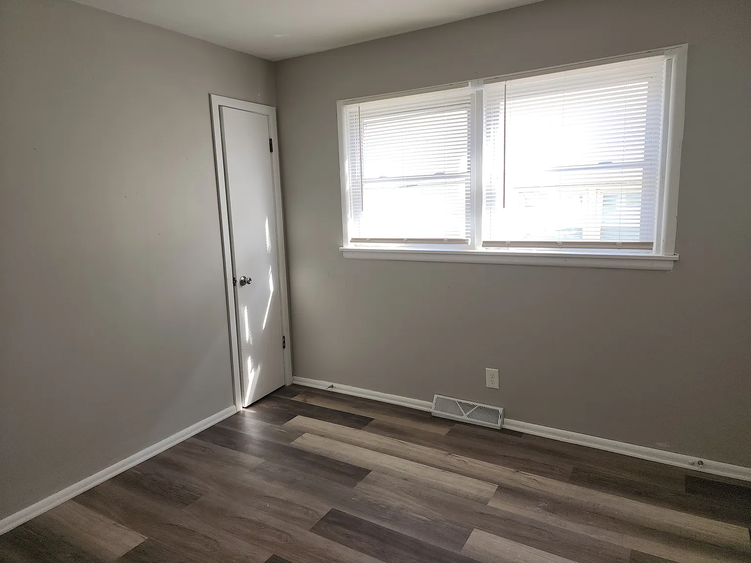 3 bed, 1000 sqft, $1,550 — Photo 4