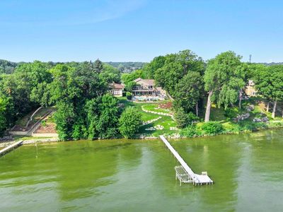 162 Peninsula Rd, Medicine Lake, MN, 55441