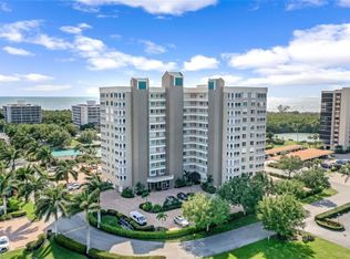 21 Bluebill Ave #B-404, Naples, FL 34108