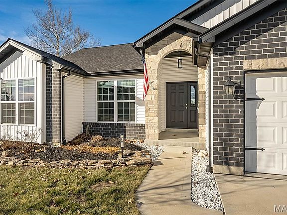 4th image of 717 Ramblewood Cir